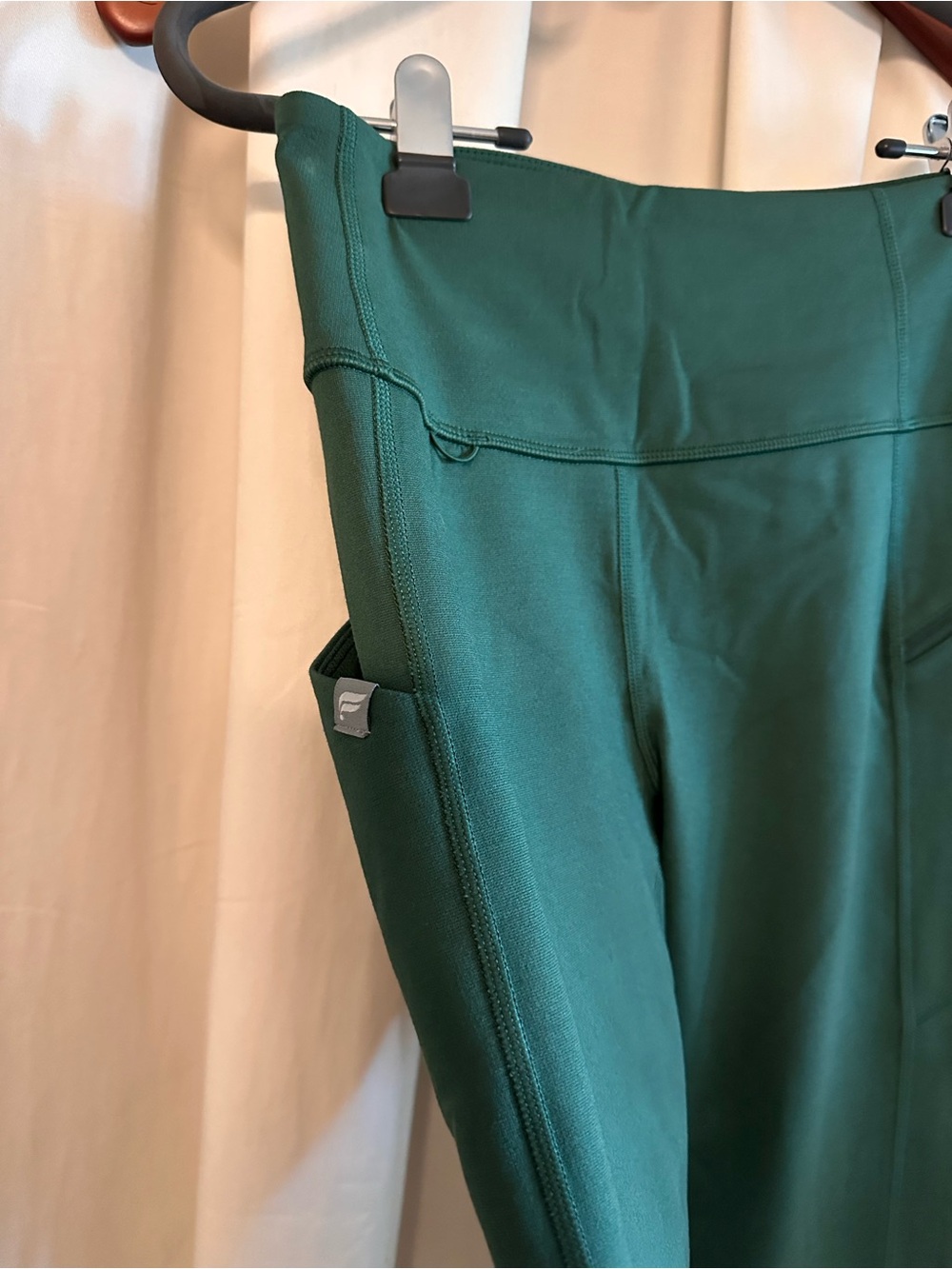 Fabletics new without tags scrub flare leggings - Picture 3 of 6